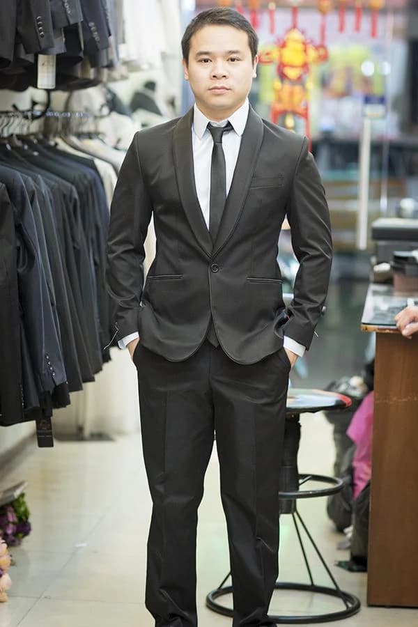 Lễ Phục Ve Satin Bo Tròn — TUX-068