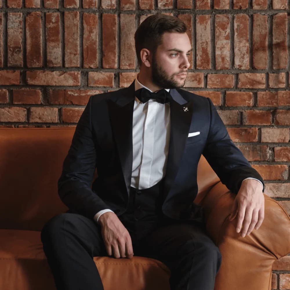 Tuxedo Xanh Navy Đêm Gilê Đen Khăn Túi Trắng — TUX-105
