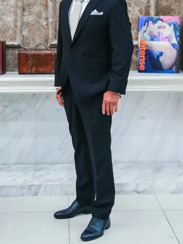 Suit Đen Khăn Túi Trắng — SG-006