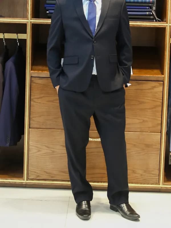 Suit Đen Cà Vạt Xanh Dương — SG-008