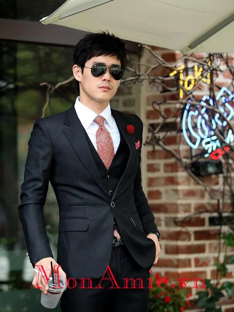 Vest Đen Điểm Nhấn Đỏ — SN-240