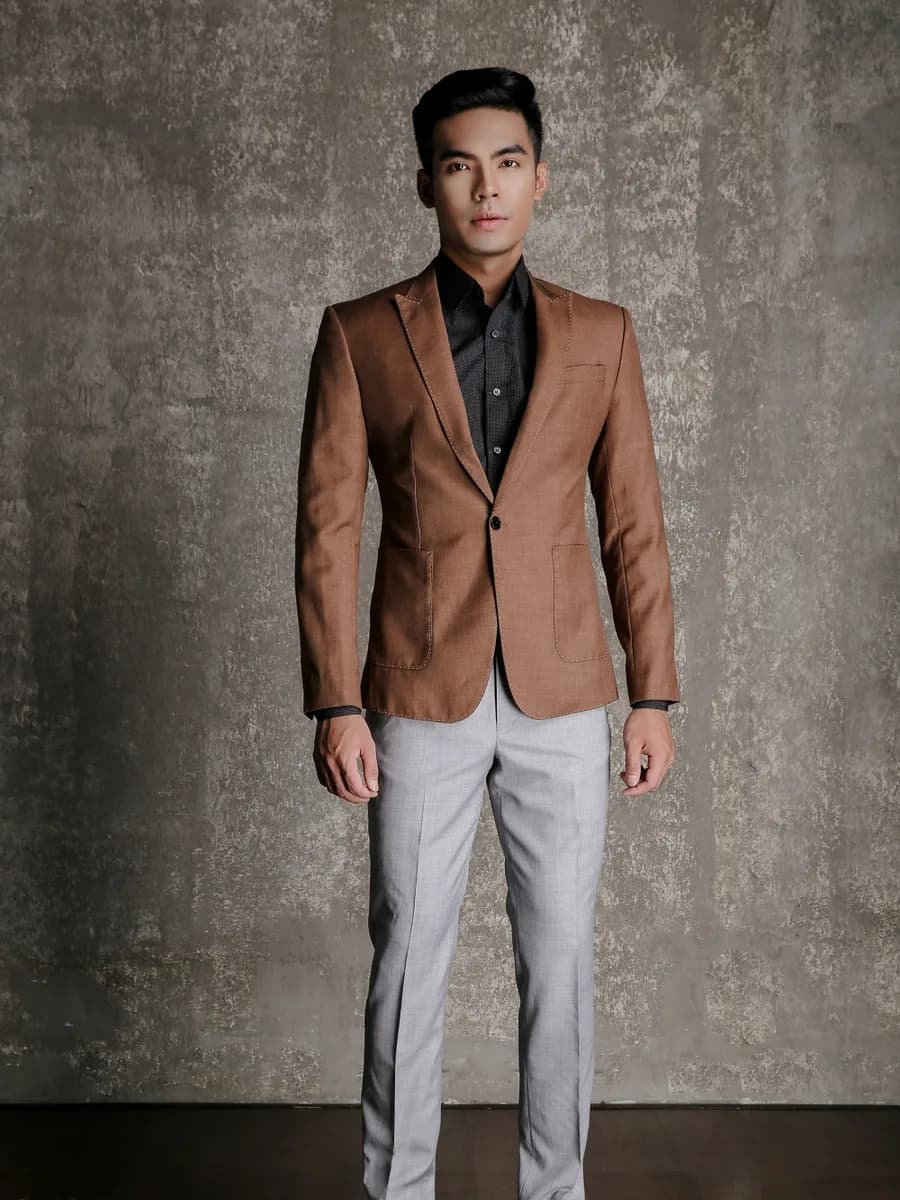 Blazer Nâu Caramel Ve Peak Viền Chỉ Nổi — SN-273