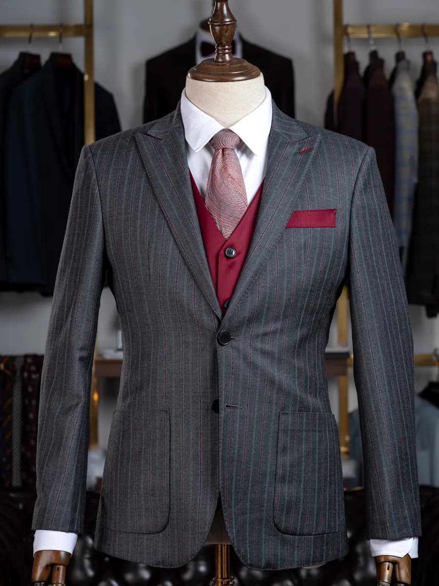 Suit Xám Than Kẻ Sọc Đỏ Đô Túi Ốp Phối Gilê Đỏ — SN-305