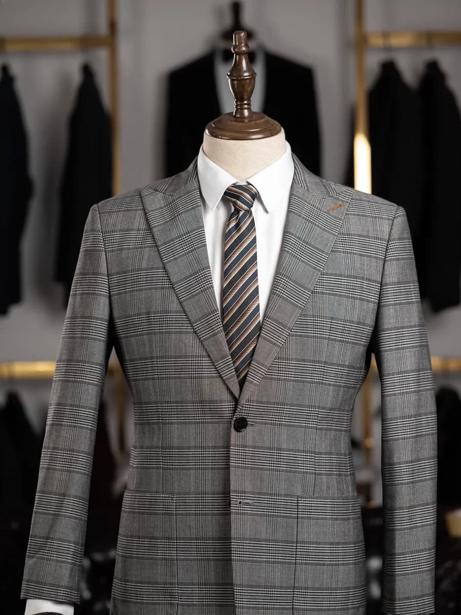 Suit Xám Kẻ Caro Đen Be Ve Nhọn Túi Đắp — SN-321