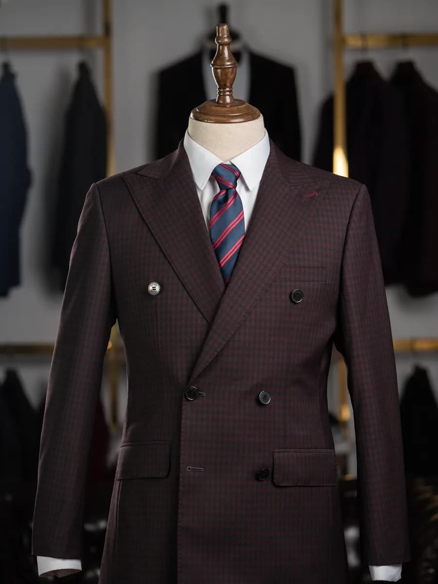 Suit Hai Hàng Nút Đỏ Rượu Ô Nhỏ Dệt Nổi Ve Nhọn — SN-324