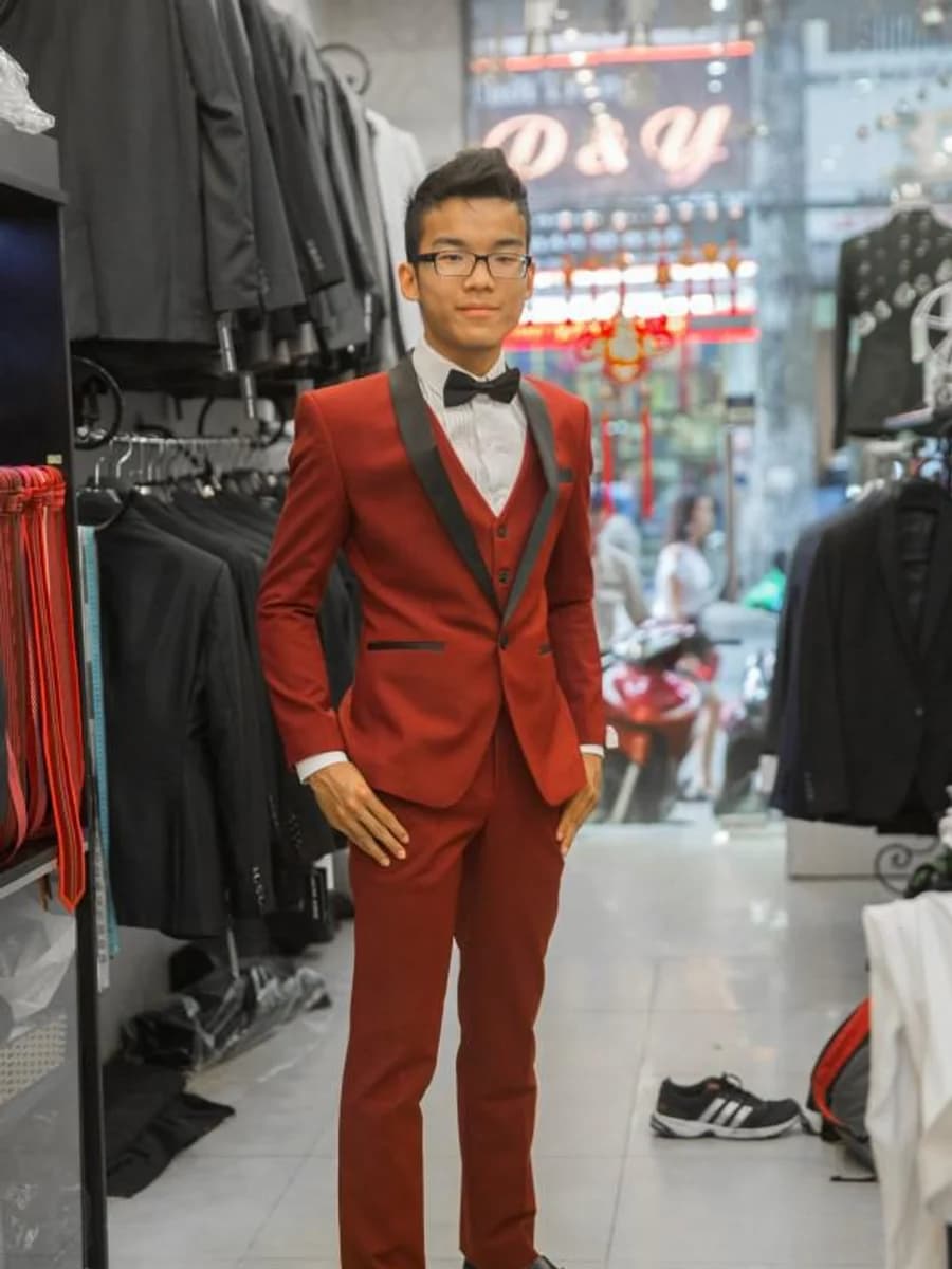 Bộ Đỏ Đô Ba Mảnh — TUX-064