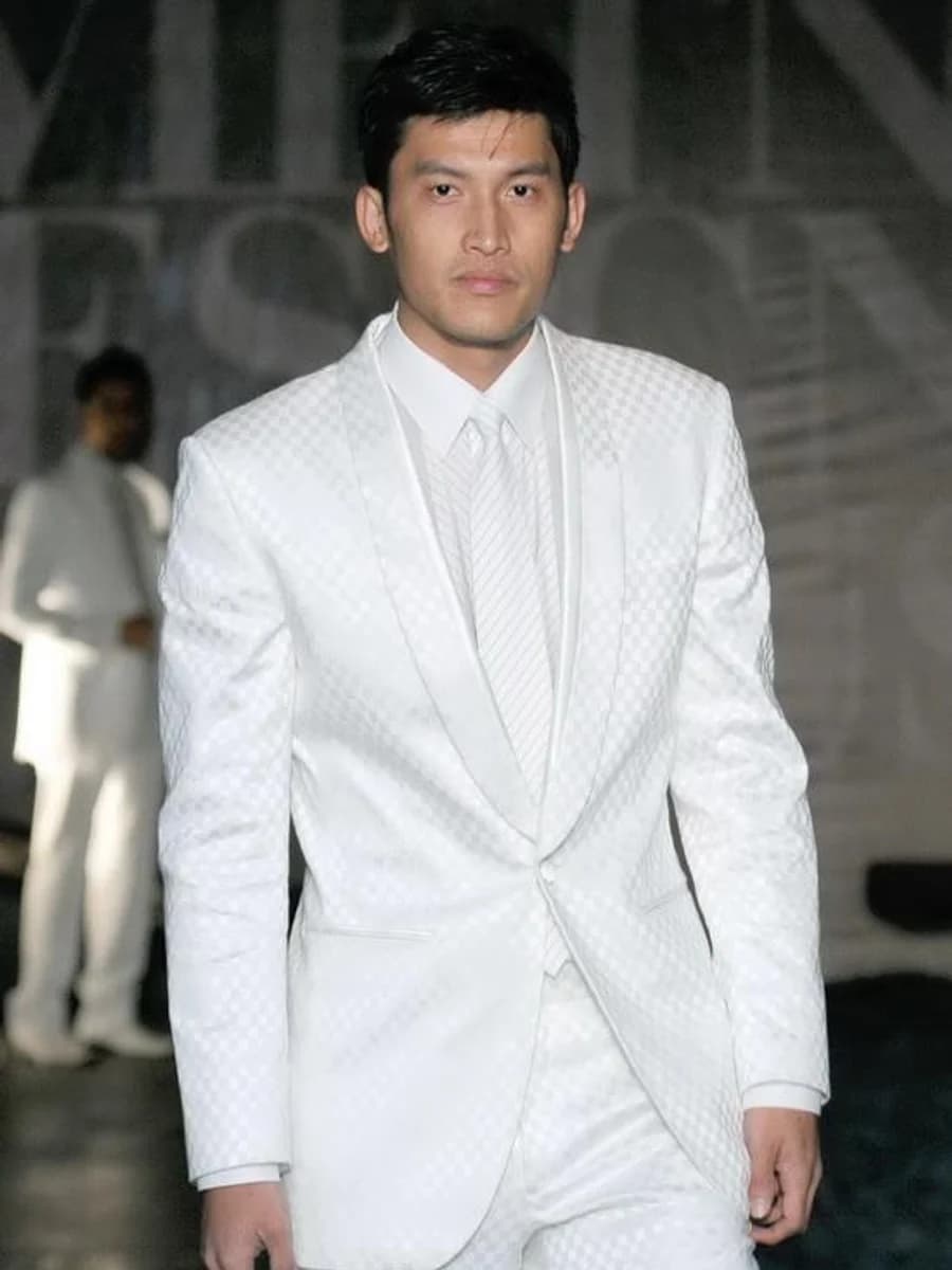 Tuxedo Trắng Hoa Văn Caro Chìm — TUX-074