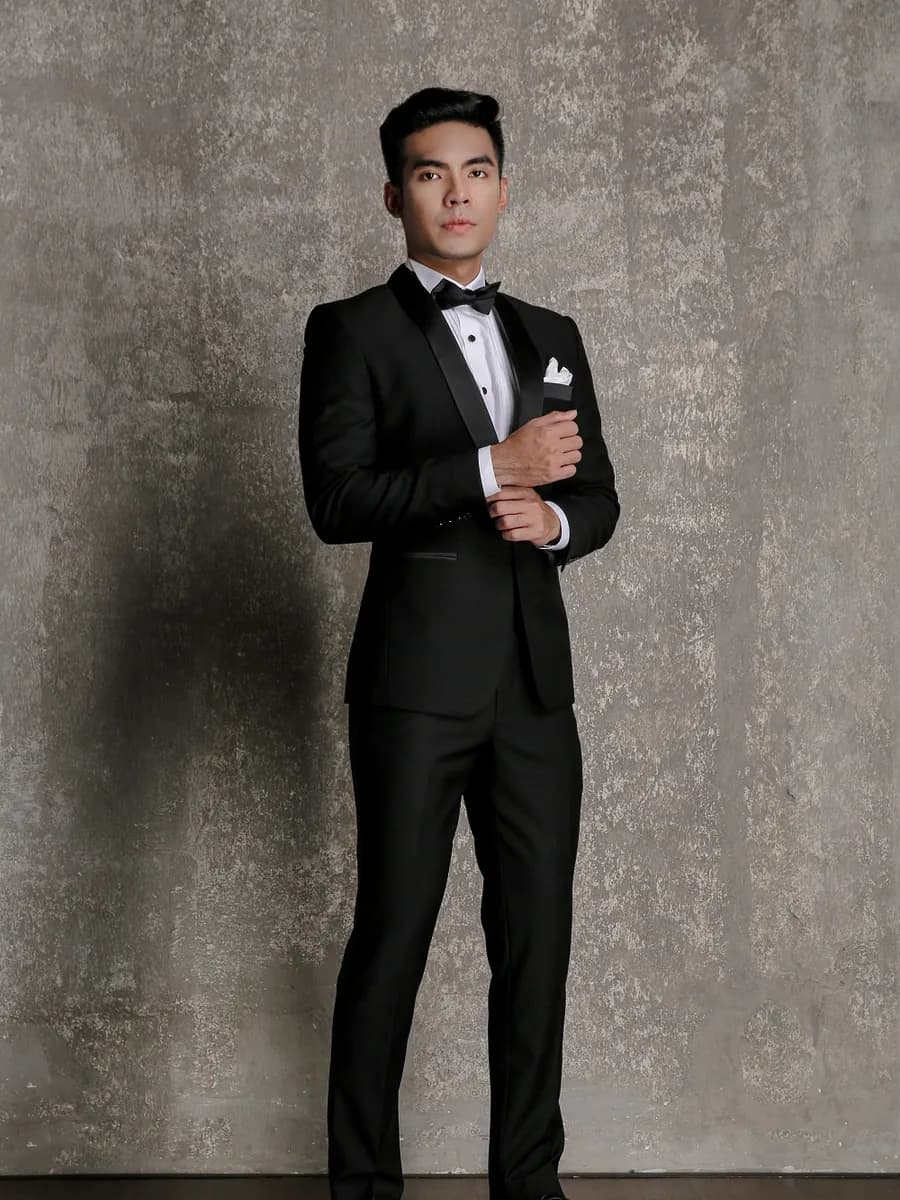 Tuxedo Đen Ve Shawl Satin Một Cúc Khăn Túi Trắng — TUX-092