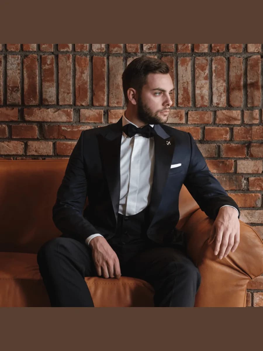 Tuxedo Xanh Navy Đêm Gilê Đen Khăn Túi Trắng — TUX-105