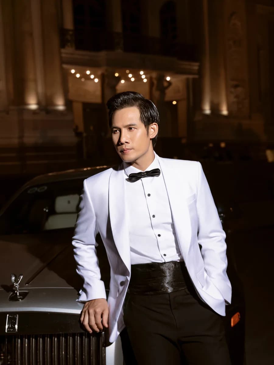 Tuxedo Trắng Ve Shawl Lớn Cummerbund Đen Nơ Bóng — TUX-111