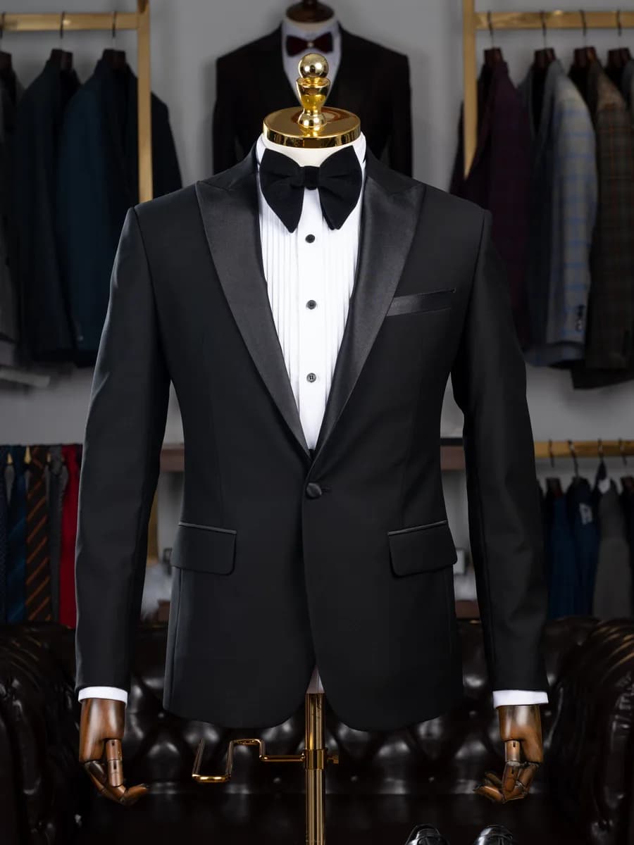 Tuxedo Đen Ve Nhọn Satin Một Nút Nơ Nhung Bản Lớn — TUX-130