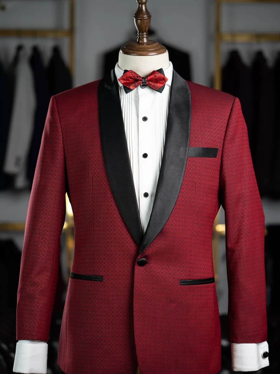 Tuxedo Đỏ Đô Hoạ Tiết Hình Học Ve Shawl Satin Đen — TUX-135