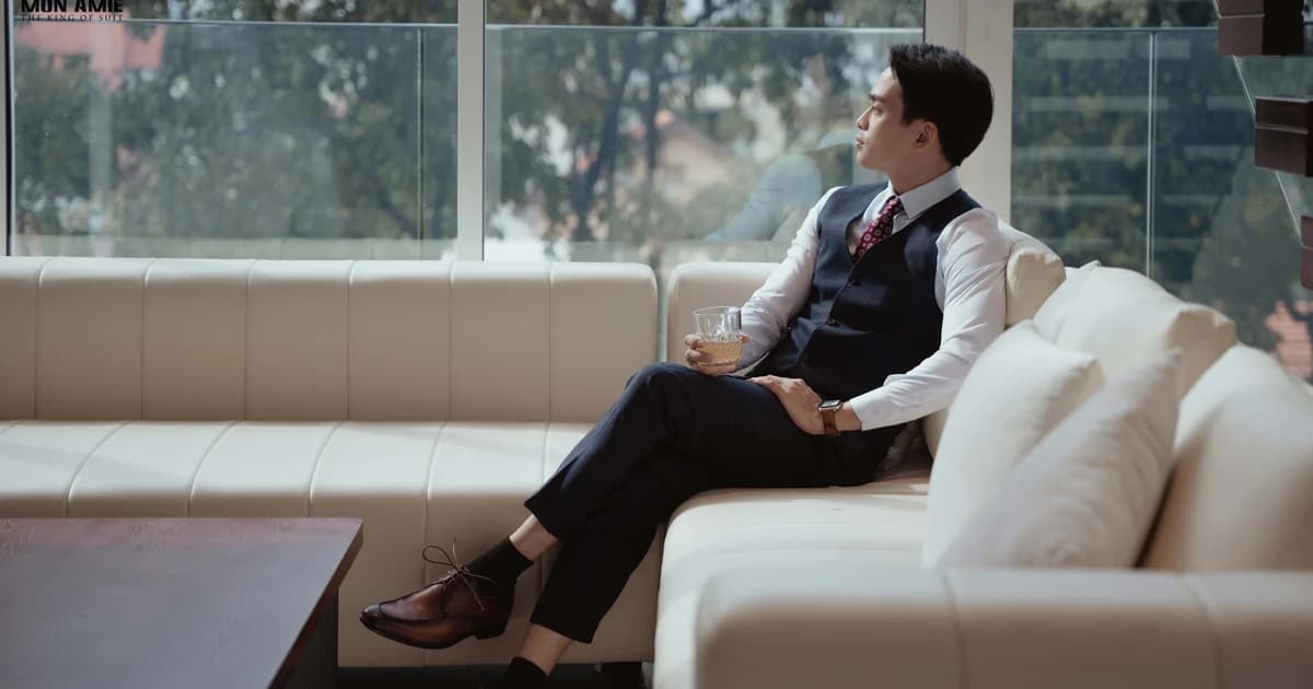 Thuê vest đi phỏng vấn, họp báo: ấn tượng đầu và mặc cả ngày