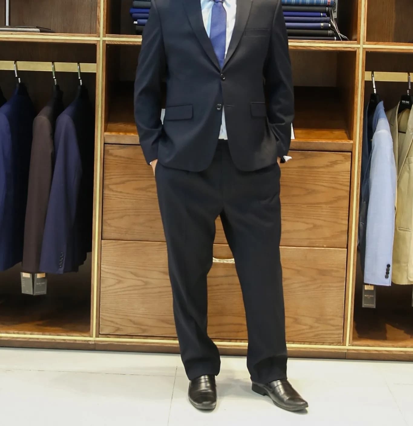 Suit Đen Cà Vạt Xanh Dương — SG-008