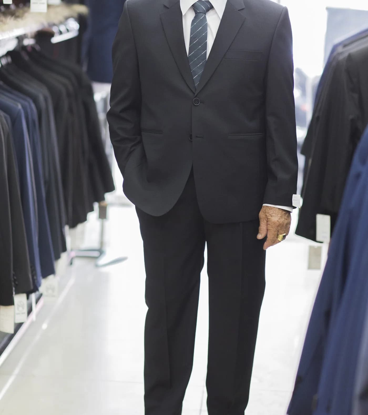 Suit Đen Cà Vạt Sọc Xanh Xám — SG-013