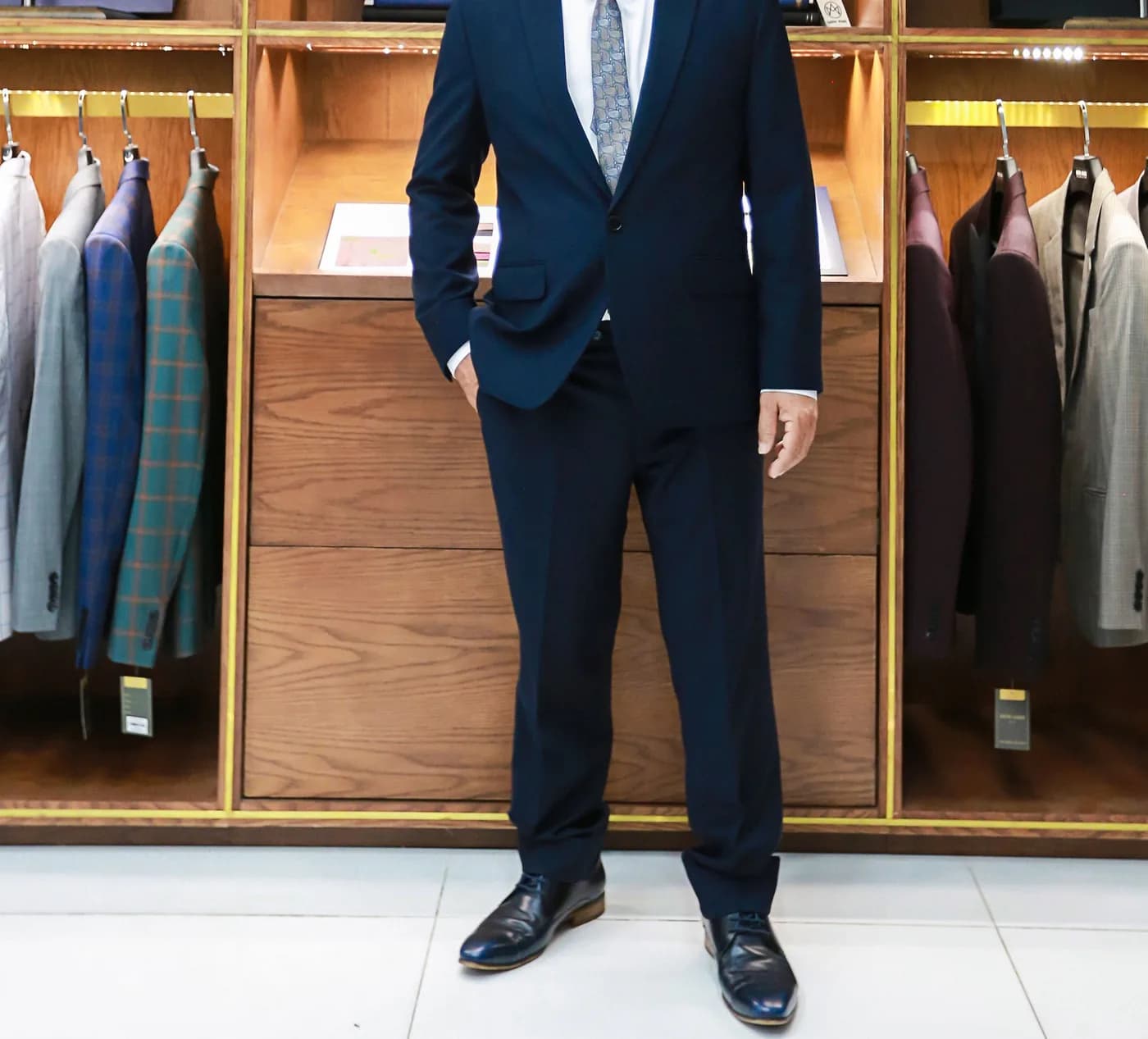 Suit Navy Đậm Cà Vạt Xám Nhạt — SG-022