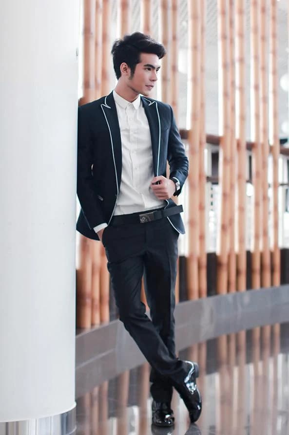 Vest Đen Viền Chỉ Trắng — SN-061