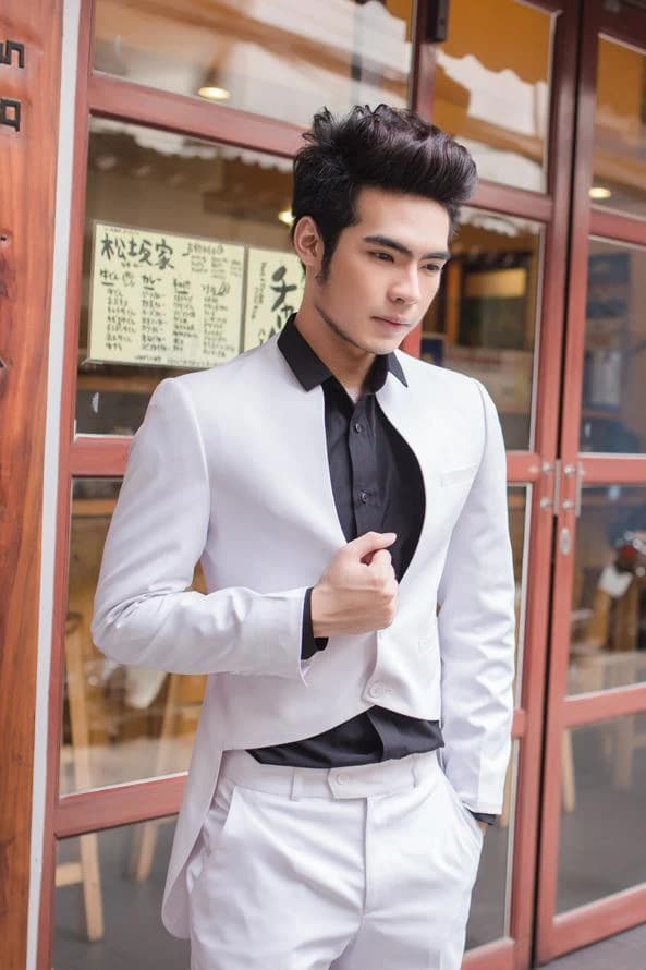 Vest Trắng Cổ Đen Tương Phản — SN-064