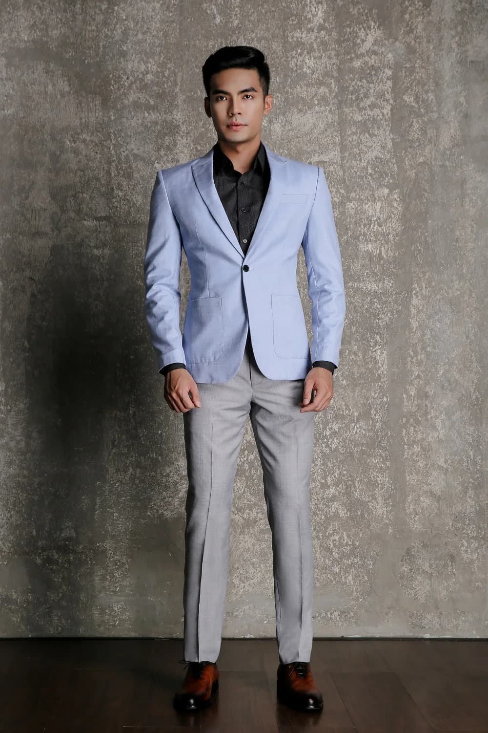 Blazer Xanh Da Trời Nhạt Trơn 1 Khuy Ve Peak — SN-279