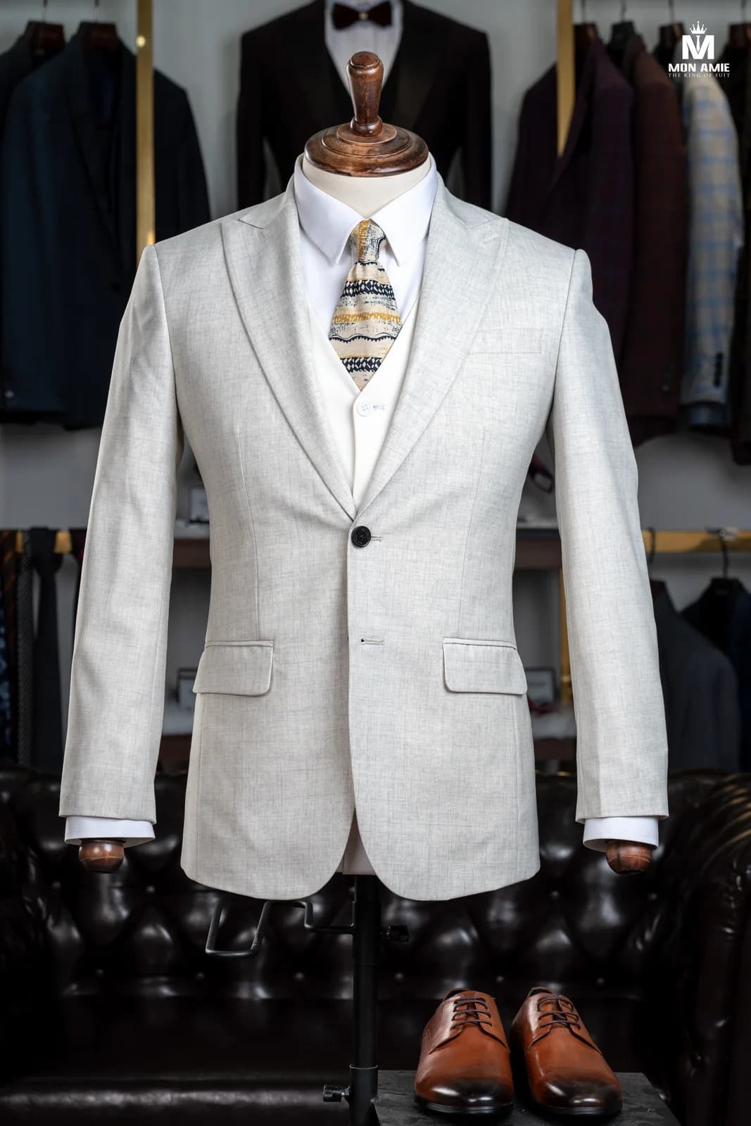 Suit Ba Mảnh Ghi Kem Vân Mộc Ve Nhọn Gilê Kem — SN-310