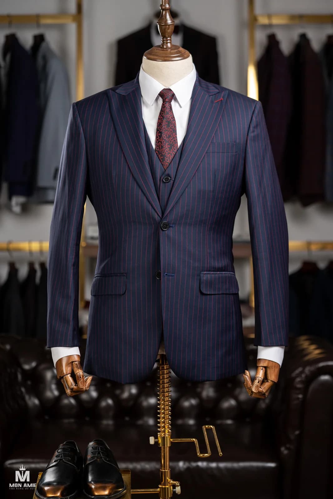 Suit Ba Mảnh Xanh Navy Sọc Đỏ Đô Ve Nhọn — SN-314