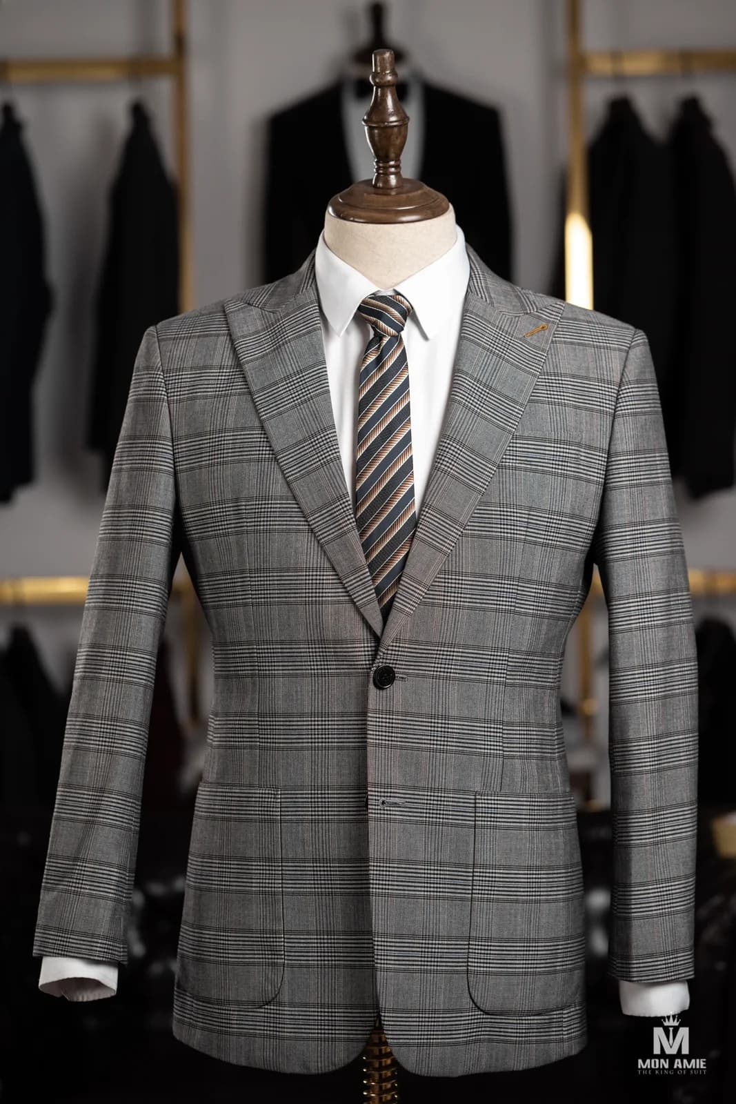 Suit Xám Kẻ Caro Đen Be Ve Nhọn Túi Đắp — SN-321