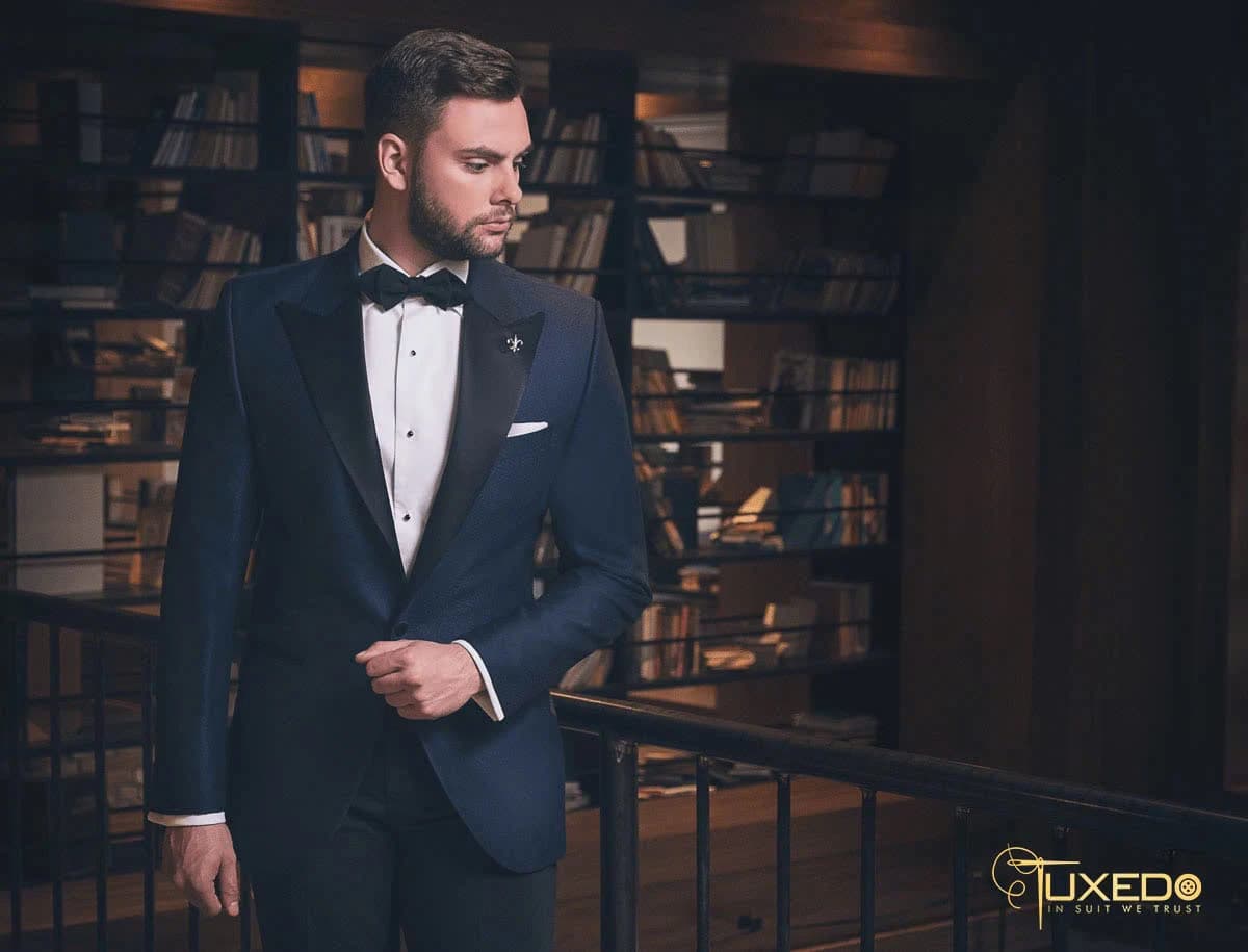 Tuxedo Navy Ve Nhọn Satin Đen — TUX-002
