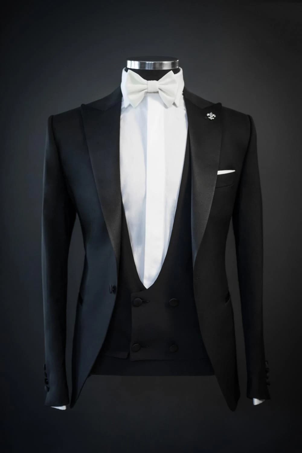 Tuxedo Đen Gile Hai Hàng Nút — TUX-082