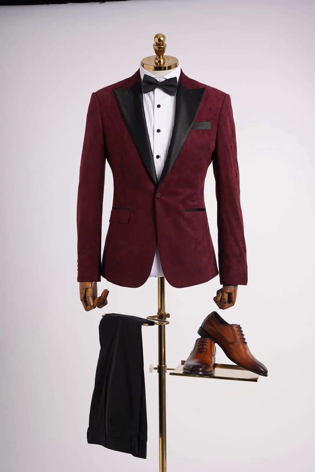 Tuxedo Đỏ Burgundy Vẻ Nhung Ve Nhọn Satin Một Khuy — TUX-097