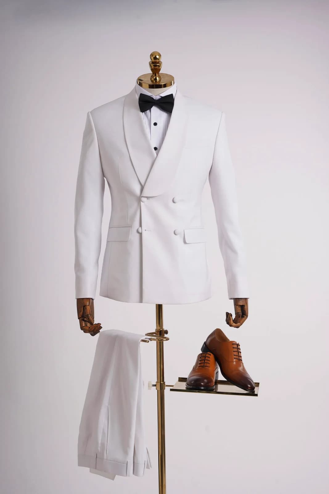 Tuxedo Trắng Hai Hàng Nút Bọc Ve Shawl Phối Nơ Đen — TUX-125