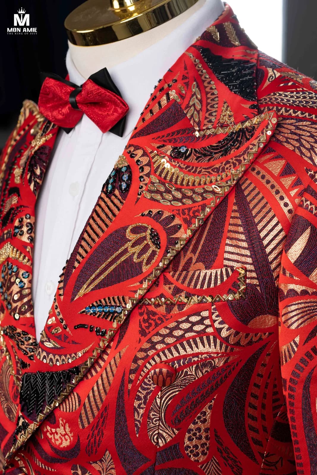 Tuxedo Jacquard Đỏ Hoạ Tiết Vàng Đồng Ve Đính Cườm — TUX-126