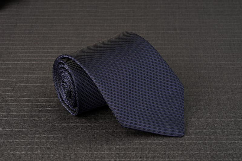 Caravat màu xanh đen sọc xéo C32