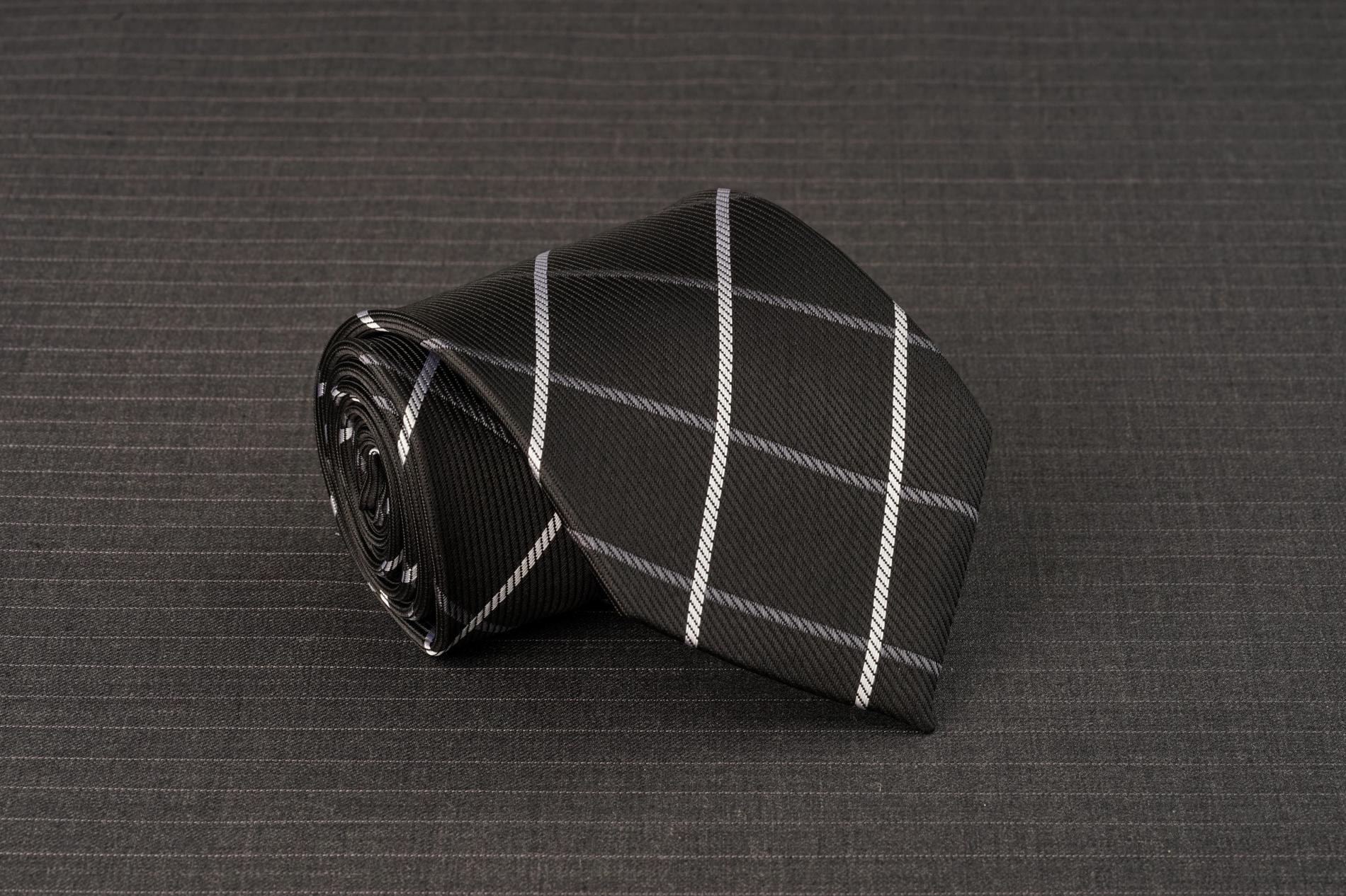 Caravat màu đen caro trắng C35