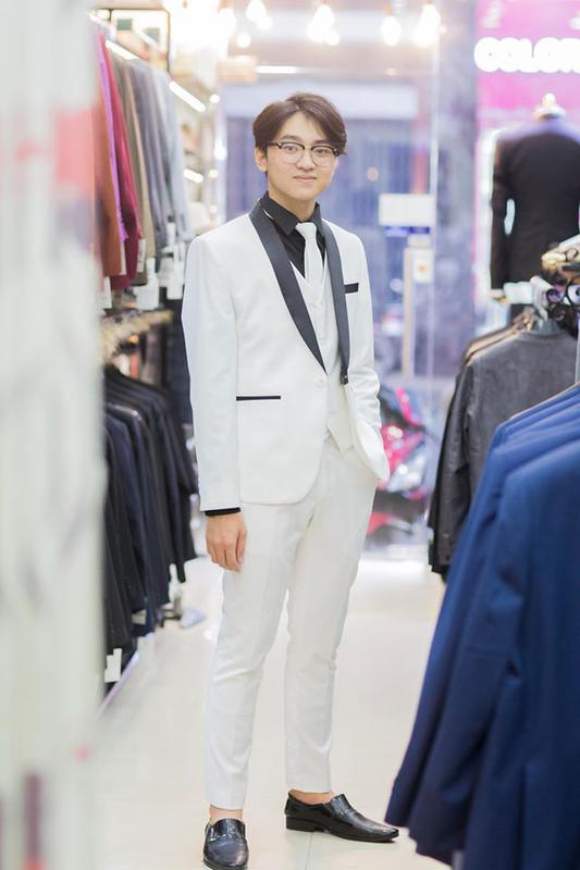 Tuxedo Trắng Nổi Bật Cho Chú Rể