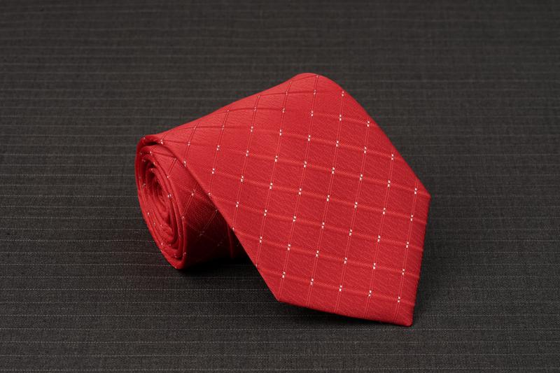 Caravat màu đỏ tươi họa tiết ô vuông xéo C49